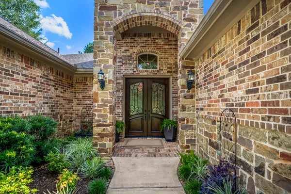 Property Slideshow image 2 of 51 | 111 mountain laurel dr, Montgomery, TX, 77316