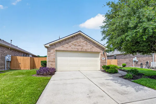 Property Slideshow image 2 of 44 | 1604 volterra ln, League City, TX, 77573