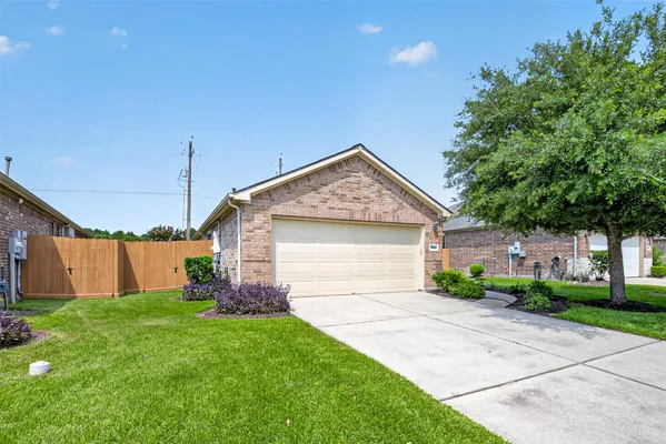 Property Slideshow image 3 of 44 | 1604 volterra ln, League City, TX, 77573