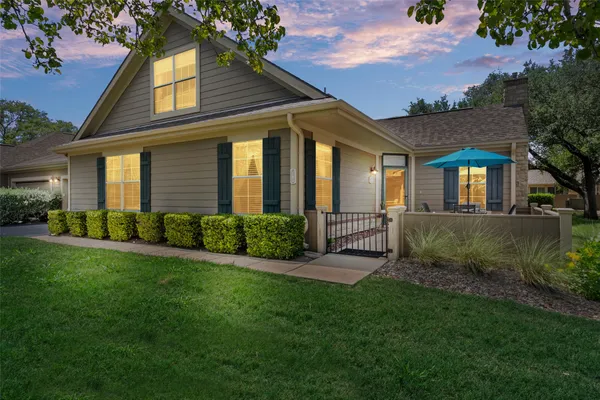 Property Slideshow image 2 of 40 | 30 wildwood dr 184, Georgetown, TX, 78633