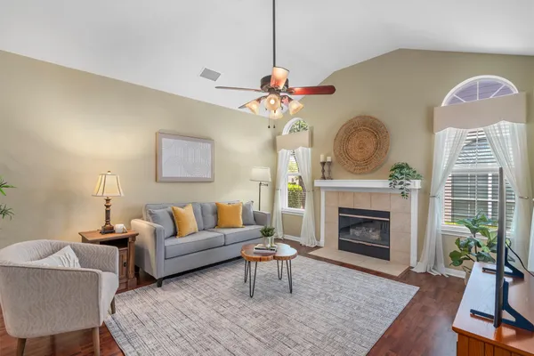 Property Slideshow image 3 of 39 | 30 wildwood dr 184, Georgetown, TX, 78633