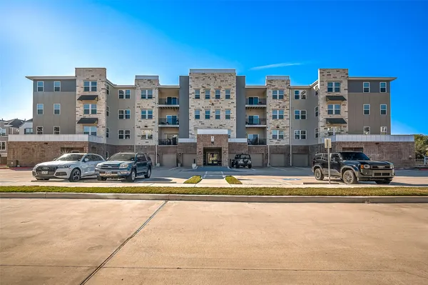 Property Slideshow image 2 of 45 | 6804 westview dr 1402, Houston, TX, 77055