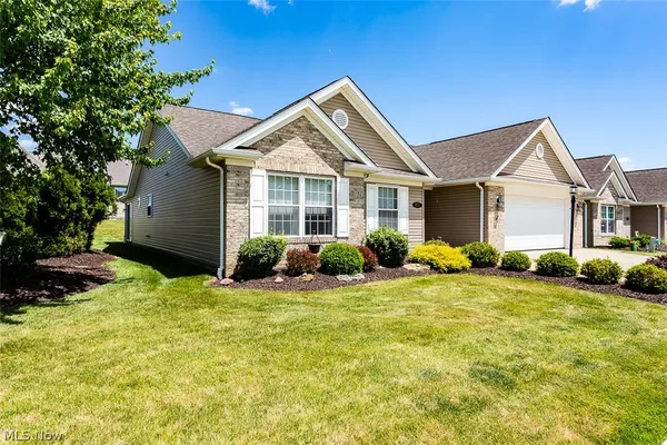 Property Slideshow image 2 of 48 | 457 harvest ln, Seven Hills, OH, 44131