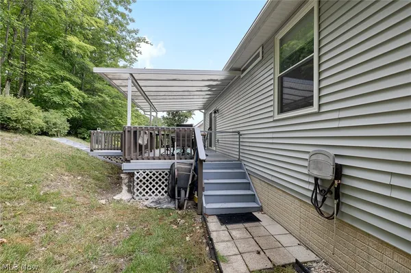 Property Slideshow image 3 of 33 | 18340 crystal lakes dr, North Royalton, OH, 44133