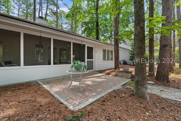 Property Slideshow image 2 of 37 | 25 fernwood ct, Hilton Head Island, SC, 29926