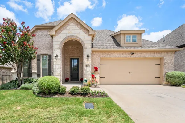 Property Slideshow image 2 of 27 | 919 capella ln, Mansfield, TX, 76063