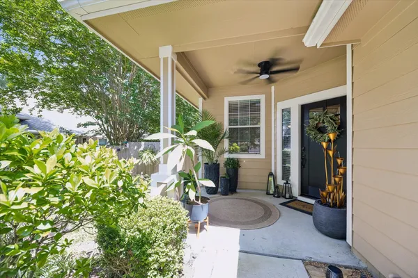 Property Slideshow image 3 of 31 | 14 fitzroy pl, Conroe, TX, 77384