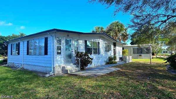 Property Slideshow image 3 of 23 | 537 charlemagne blvd, Naples, FL, 34112