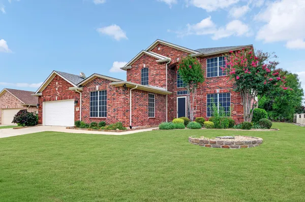 Property Slideshow image 2 of 30 | 8713 franklin dr, Denton, TX, 76207