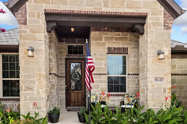 Property Slideshow image 2 of 33 | 8641 gracewood dr, Mckinney, TX, 75070