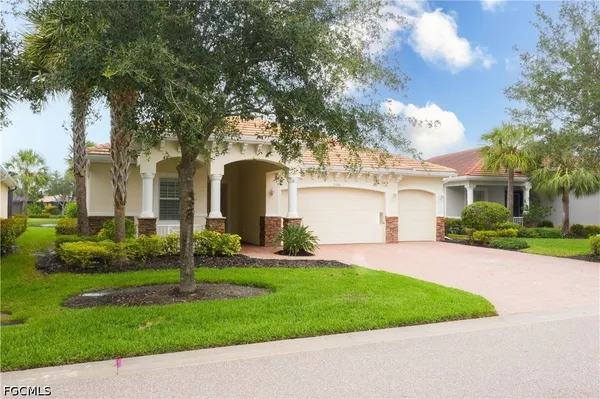 Property Slideshow image 2 of 38 | 3980 otter bend cir, Fort Myers, FL, 33905