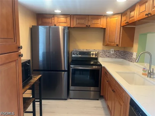Property Slideshow image 3 of 34 | 6220 augusta dr 203, Fort Myers, FL, 33907