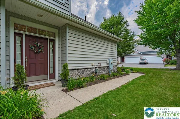 Property Slideshow image 3 of 39 | 5311 glory way, Hanover Twp, PA, 18017