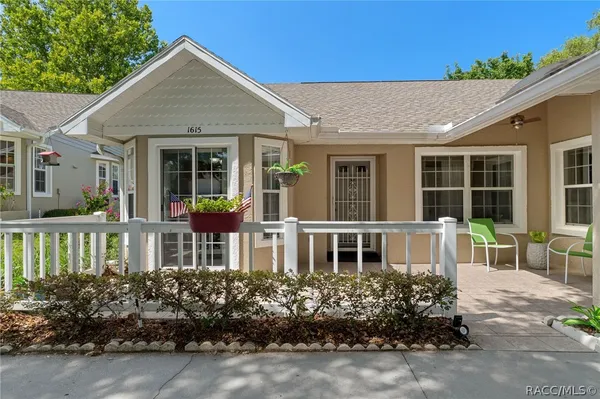 Property Slideshow image 2 of 49 | 1615 n foxboro loop, Crystal River, FL, 34429