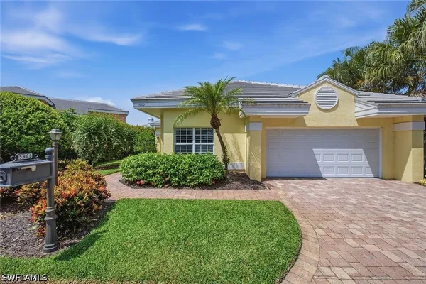 Property Slideshow image 2 of 32 | 5900 fountain dr, Naples, FL, 34119