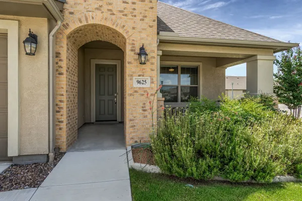 Property Slideshow image 2 of 19 | 9625 heartwood dr, Denton, TX, 76207