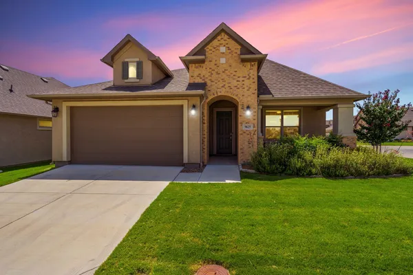 Property Slideshow image 3 of 19 | 9625 heartwood dr, Denton, TX, 76207