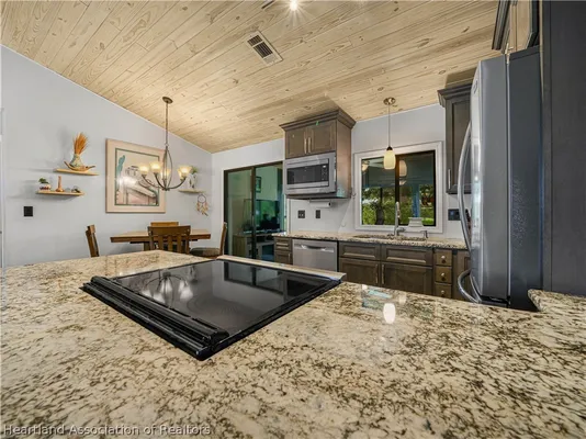 Property Slideshow image 2 of 28 | 2225 hidden creek cir, Sebring, FL, 33870