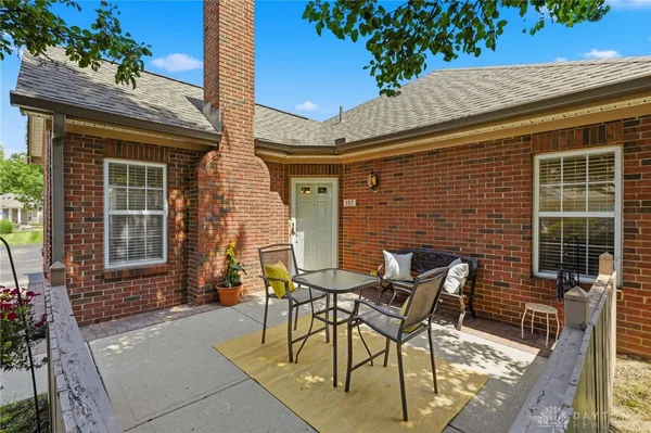 Property Slideshow image 2 of 36 | 127 edinburgh village dr, Centerville, OH, 45458