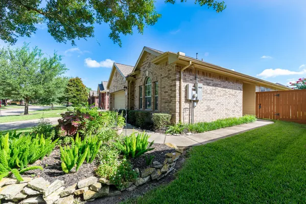 Property Slideshow image 3 of 21 | 5327 thorngate ct, Katy, TX, 77494