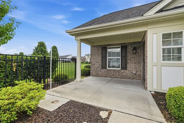 Property Slideshow image 3 of 46 | 2192 westview cir, Lancaster Twp, PA, 16037