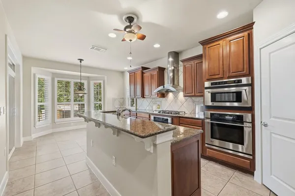 Property Slideshow image 2 of 37 | 207 breezeway ln, Georgetown, TX, 78633