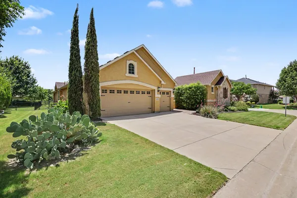 Property Slideshow image 2 of 40 | 12013 lockhart ct, Denton, TX, 76207