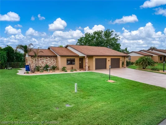 Property Slideshow image 2 of 50 | 2418 hidden creek cir, Sebring, FL, 33870