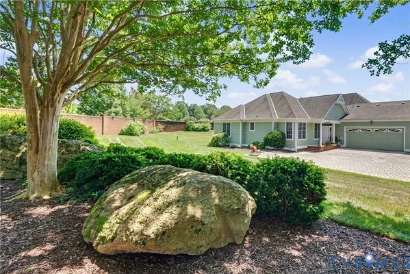 Property Slideshow image 2 of 44 | 9424 amberleigh cir, North Chesterfield, VA, 23236