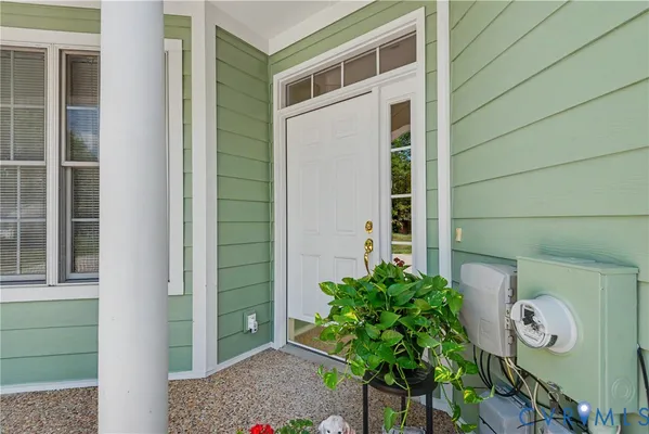 Property Slideshow image 3 of 44 | 9424 amberleigh cir, North Chesterfield, VA, 23236