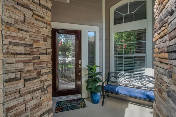Property Slideshow image 3 of 48 | 183 w kentwick pl, Conroe, TX, 77384