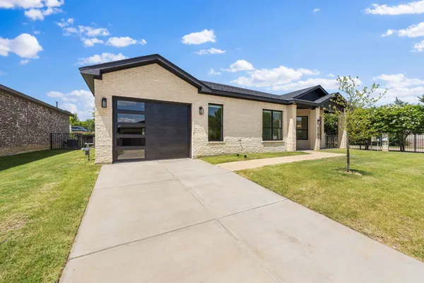 Property Slideshow image 2 of 34 | 3700 creek view dr, Mckinney, TX, 75071