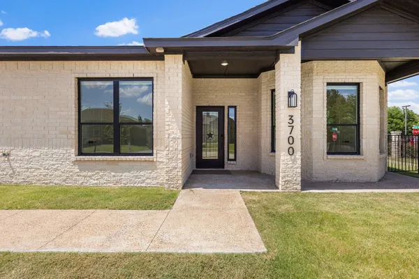 Property Slideshow image 3 of 34 | 3700 creek view dr, Mckinney, TX, 75071