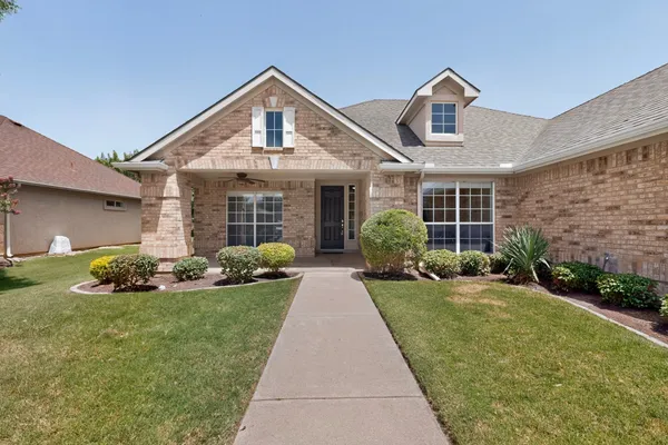 Property Slideshow image 2 of 40 | 9516 grandview dr, Denton, TX, 76207
