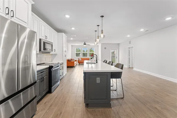 Property Slideshow image 3 of 29 | 6804 westview dr 3103, Houston, TX, 77055