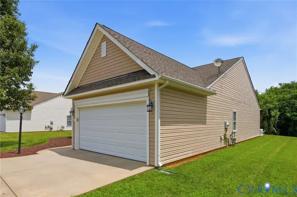 Property Slideshow image 3 of 30 | 7439 settlers ridge ct, Richmond, VA, 23231