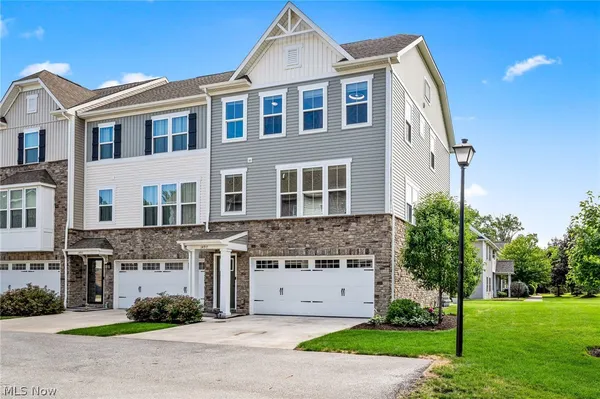 Property Slideshow image 3 of 50 | 1497 caymus ct, Avon, OH, 44011