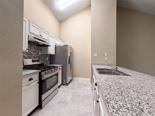 Property Slideshow image 2 of 14 | 643 e country grove cir, Pearland, TX, 77584