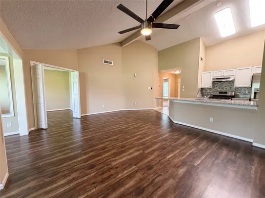 Property Slideshow image 3 of 14 | 643 e country grove cir, Pearland, TX, 77584