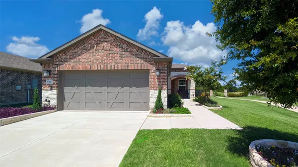 Property Slideshow image 2 of 26 | 945 hidden eddy dr, Mckinney, TX, 75071