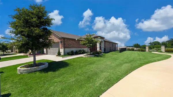 Property Slideshow image 3 of 26 | 945 hidden eddy dr, Mckinney, TX, 75071