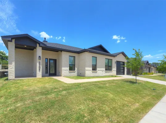 Property Slideshow image 2 of 35 | 3708 creek view dr, Mckinney, TX, 75071