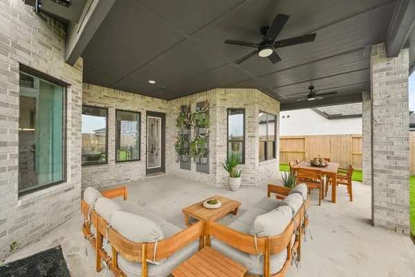 Property Slideshow image 2 of 40 | 5044 american sycamore trl, Magnolia, TX, 77316