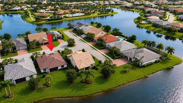 Property Slideshow image 3 of 40 | 604 se monteiro dr, Port St Lucie, FL, 34984