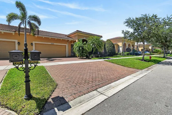 Property Slideshow image 2 of 72 | 10029 sw duccio ln, Port St Lucie, FL, 34986