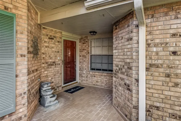 Property Slideshow image 2 of 34 | 911 woodfern glen ln, Pearland, TX, 77584
