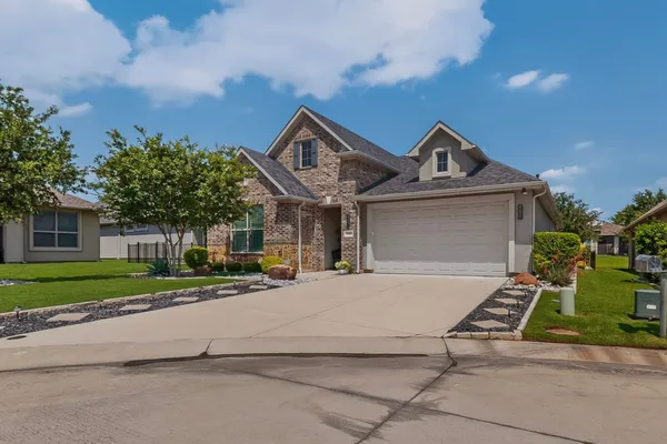 Property Slideshow image 2 of 37 | 10409 claystone dr, Denton, TX, 76207