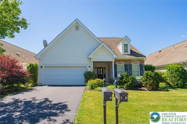 Property Slideshow image 2 of 42 | 9 devonshire dr, Easton, PA, 18045