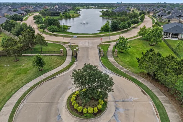 Property Slideshow image 2 of 36 | 5803 pedernales bend ln, Fulshear, TX, 77441