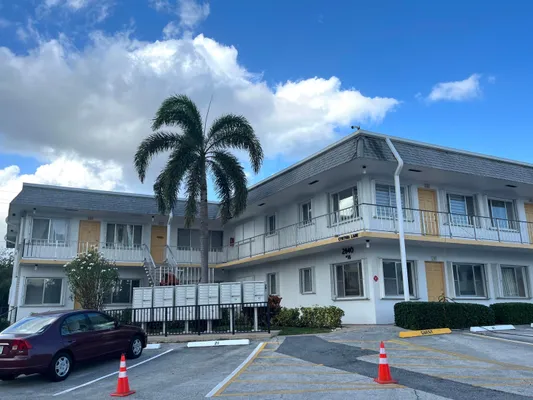 Property Slideshow image 2 of 29 | 2840 cynthia ln 207, ,, FL, 33461